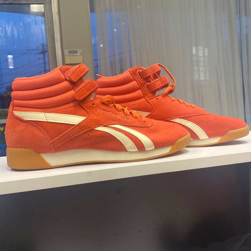 Reebok Freestyle size 7 1/2 salmon suede sneakers